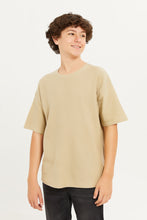 Load image into Gallery viewer, تيشيرت واسع باللون البيج للأولاد الكبار