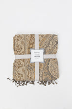 Load image into Gallery viewer, بطانية خفيفة بملمس بارز بشراشيب باللون البني