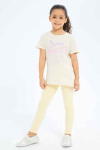 Load image into Gallery viewer, تيشيرت مطبوع باللون البيج للبنات الصغار