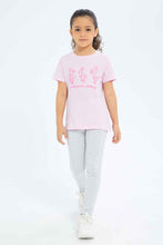 Load image into Gallery viewer, تيشيرت باللون الوردي مطبوع للبنات الصغار
