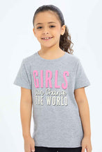 Load image into Gallery viewer, تيشيرت باللون الرمادي بطبعة للبنات الصغار
