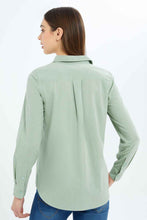Load image into Gallery viewer, قميص كتان سادة باللون الأخضر للنساء
