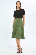 Load image into Gallery viewer, تنورة باللون الزيتي سادة للنساء