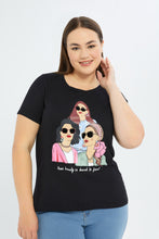 Load image into Gallery viewer, تيشيرت مطبوع باللون الأسود للنساء الكيرفي