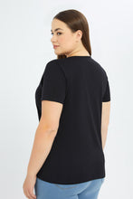 Load image into Gallery viewer, تيشيرت مطبوع باللون الأسود للنساء الكيرفي