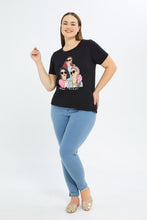 Load image into Gallery viewer, تيشيرت مطبوع باللون الأسود للنساء الكيرفي