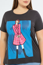 Load image into Gallery viewer, تيشيرت مطبوع باللون الرمادي الداكن للنساء الكيرفي