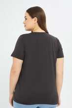 Load image into Gallery viewer, تيشيرت مطبوع باللون الرمادي الداكن للنساء الكيرفي