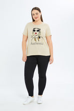 Load image into Gallery viewer, تيشيرت مطبوع باللون البيج للنساء الكيرفي