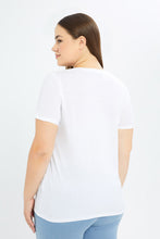 Load image into Gallery viewer, تيشيرت مطبوع باللون الأبيض للنساء الكيرفي