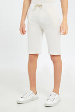 Load image into Gallery viewer, طقم كاجوال مخطط باللون البيج للأولاد الكبار (قطعتين)