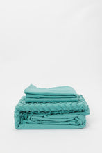 Load image into Gallery viewer, طقم غطاء لحاف مطرز معنقّد مكون من 3 قطع باللون الأزرق المخضر (مقاس كينج)