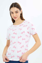 Load image into Gallery viewer, تيشيرت أبيض مطبوع بالكامل بطبعة باربي للنساء