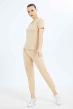 Load image into Gallery viewer, تيشيرت كريمي برقبة V للنساء