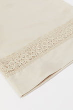 Load image into Gallery viewer, طقم غطاء لحاف مكون من قطعتين بيج مع دانتيل (مقاس مفرد)
