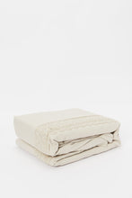 Load image into Gallery viewer, طقم غطاء لحاف مكون من 3 قطع بيج مع دانتيل (حجم مزدوج)