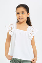 Load image into Gallery viewer, بلوزة باللون الأبيض مزينة للبنات الصغار