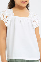 Load image into Gallery viewer, بلوزة باللون الأبيض مزينة للبنات الصغار