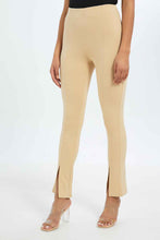 Load image into Gallery viewer, بنطلون بقصة مستقيمة باللون البيج للنساء