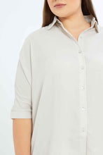 Load image into Gallery viewer, قميص باللون العاجي للنساء