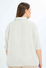 Load image into Gallery viewer, قميص باللون العاجي للنساء