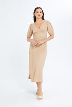 Load image into Gallery viewer, فستان مفتوح من الخلف باللون البيج للنساء
