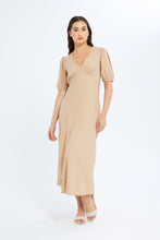 Load image into Gallery viewer, فستان مفتوح من الخلف باللون البيج للنساء