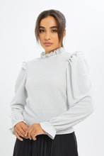 Load image into Gallery viewer, بلوزة برقبة عالية باللون الأبيض للنساء