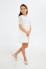 Load image into Gallery viewer, فستان باللون الأبيض مطرز للبنات الصغار