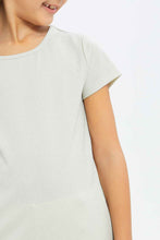 Load image into Gallery viewer, تي شيرت لامعة باللون الفضي للبنات