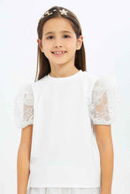 Load image into Gallery viewer, طقم من تنورة وتي شيرت باللون الأبيض للبنات