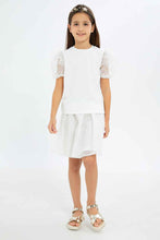 Load image into Gallery viewer, طقم من تنورة وتي شيرت باللون الأبيض للبنات