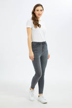 Load image into Gallery viewer, جينز رمادي بخصر متوسط للنساء
