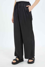 Load image into Gallery viewer, بنطلون باللون الأسود واسع للنساء