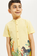 Load image into Gallery viewer, قميص كاجوال مطبوع باللون الأصفر للأولاد الصغار