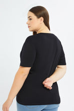 Load image into Gallery viewer, تيشيرت مطبوع باللون الأسود للنساء