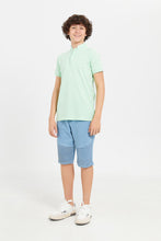 Load image into Gallery viewer, شورت جينز بايكر باللون الأزرق للأولاد الكبار