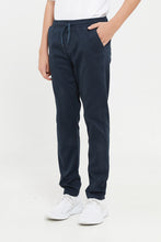 Load image into Gallery viewer, بنطلون رياضي سهل الأرتداء باللون الكحلي للأولاد الكبار