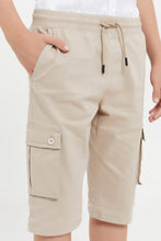 Load image into Gallery viewer, شورت دنيم بجيوب باللون البيج للأولاد الكبار