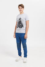 Load image into Gallery viewer, بنطلون جينز بتفاصيل علي الركب باللون الأزرق للأولاد الكبار