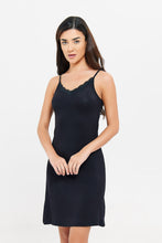 Load image into Gallery viewer, ثوب نوم باللون الأسود مزين بالدانتيل للنساء