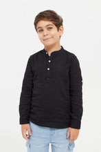 Load image into Gallery viewer, قميص ماندارين باللون الأسود للأولاد الصغار