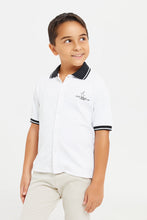 Load image into Gallery viewer, قميص كاجوال بياقة باللون الأبيض للأولاد الصغار