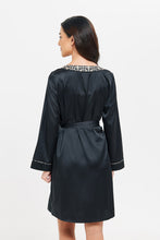 Load image into Gallery viewer, روب نوم باللون الأسود للنساء