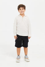 Load image into Gallery viewer, قميص مخطط بقبعة باللون البيج الفاتح للأولاد الصغار