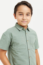 Load image into Gallery viewer, قميص واسع باللون الزيتي للأولاد الصغار