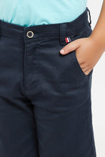 Load image into Gallery viewer, شورت تشينو باللون الكحلي للأولاد الصغار