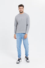 Load image into Gallery viewer, سويتشيرت مطبوع باللون الرمادي للرجال