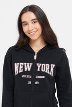 Load image into Gallery viewer, سويتشيرت بسحاب أمامي مع طبعة باللون الأسود للبنات الكبار