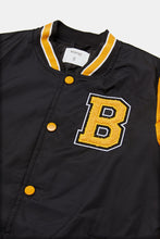 Load image into Gallery viewer, جاكيت بيسبول مزين باللون الأسود و المسطرد للأولاد الكبار